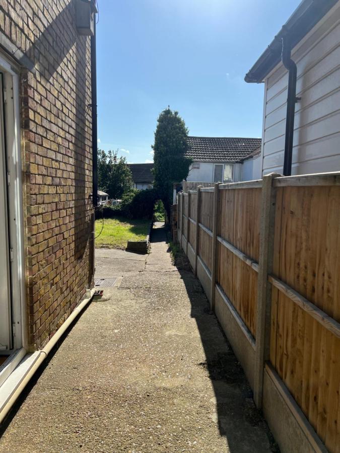 Crown Road Apartment Sittingbourne Exterior foto